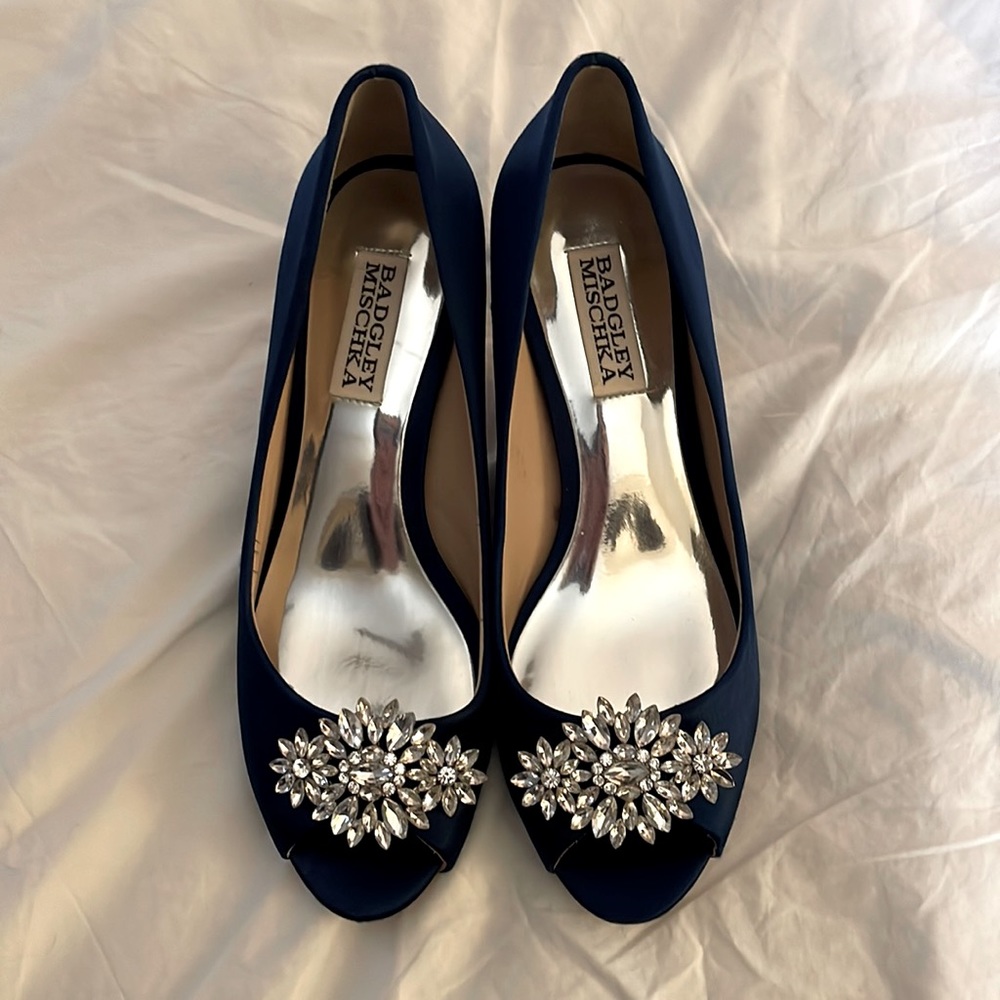 Badgley Mischka. Stunning Blue size 6.